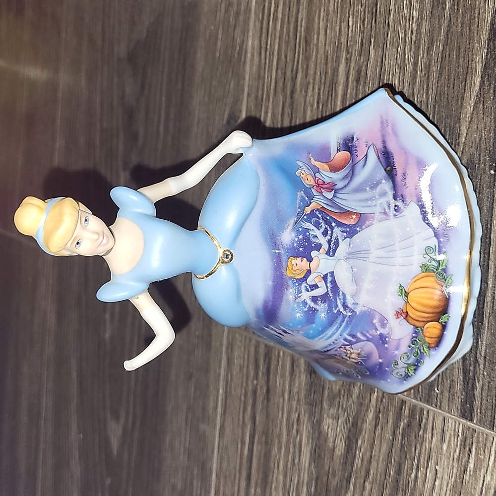 2004 Bradford Exchange Cinderella porcelain bell figurine